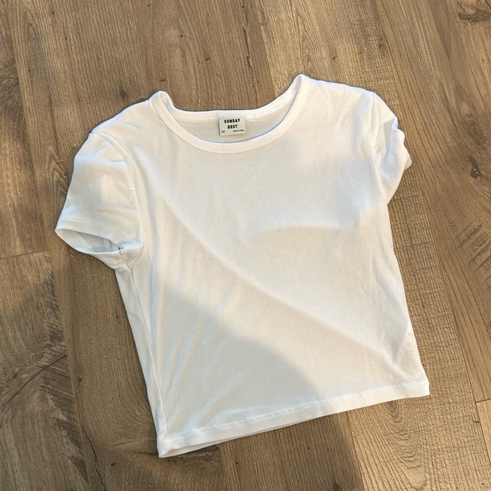 Aritzia white t